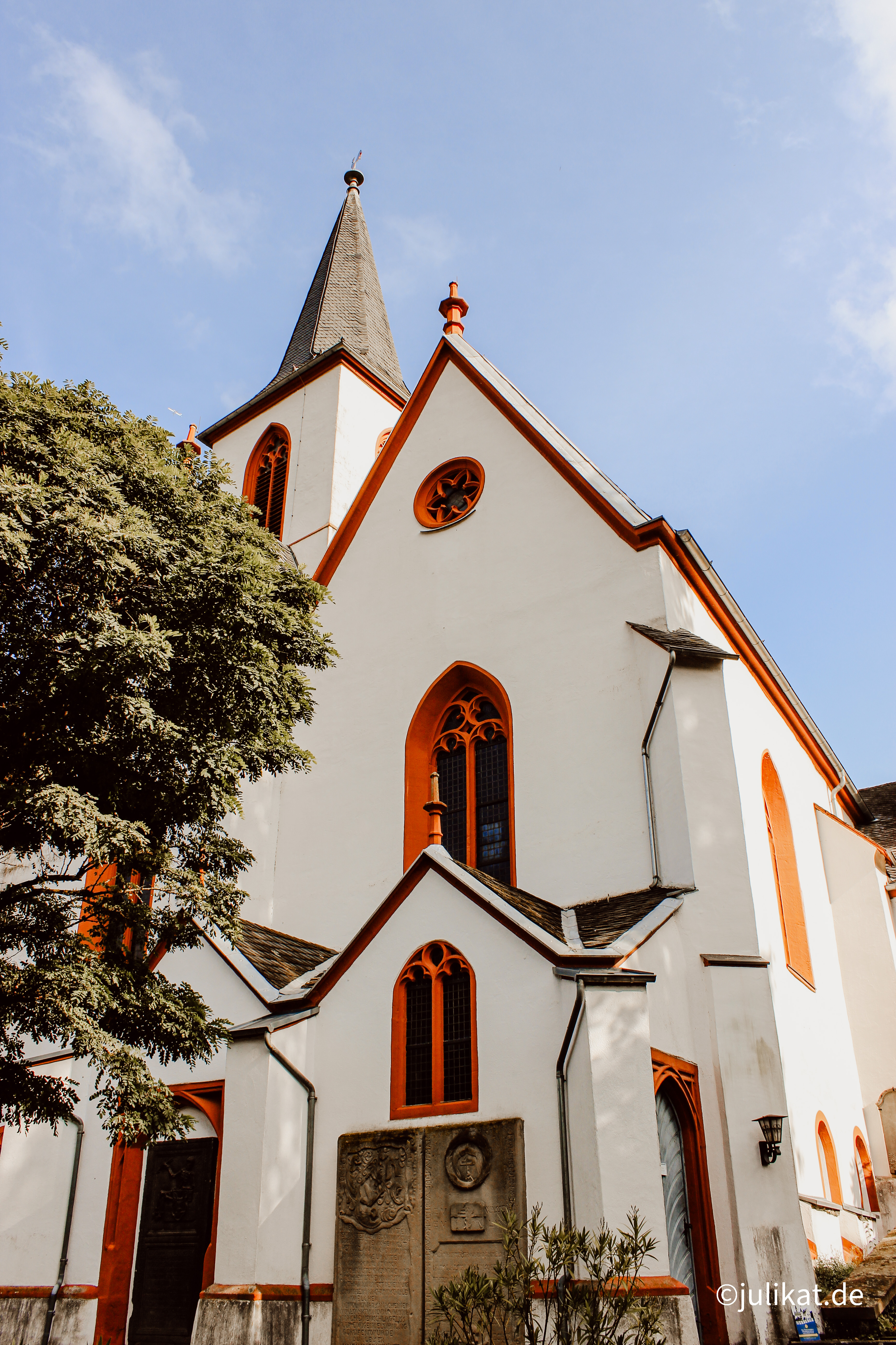 Anblick der Kirche in Trarbach