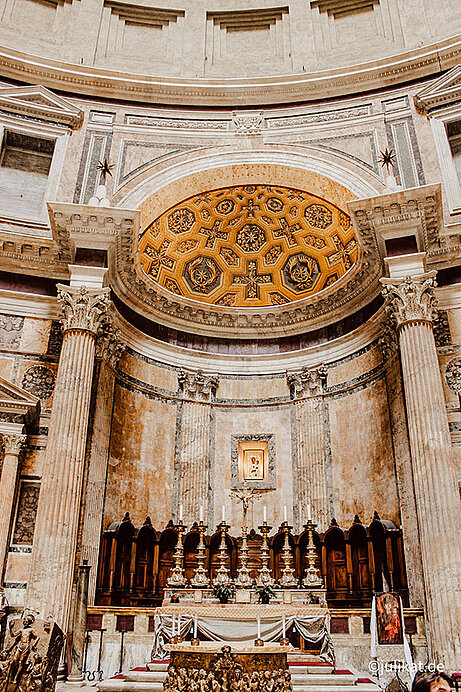 Prunkvoller Altar im Pantheon