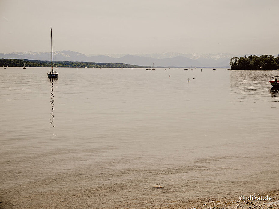 Blick auf den Starnberger See und die Alpen