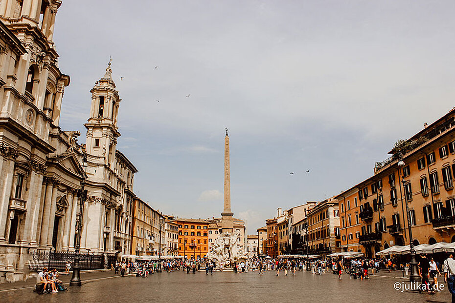 Blick über die weitläufige Piazza Navona