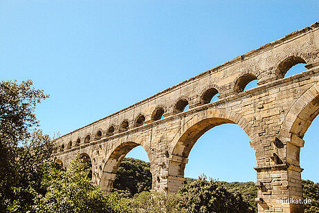 Rundbögen der Pont du Gard