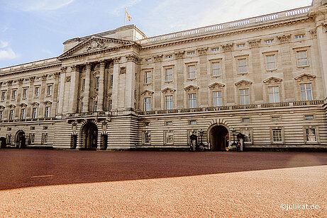 Vorplatz mit Buckingham Palace