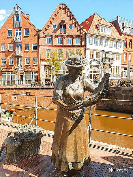 Fischfrau-Skulptur am alten Handelshafen