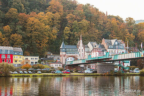 Blick zum Brückentor vom Moselufer