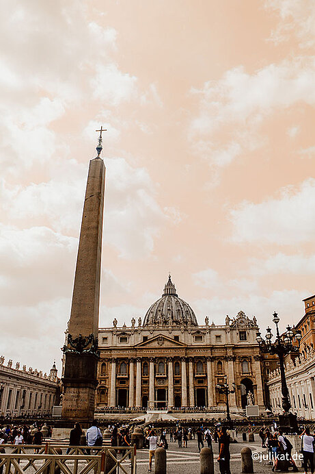 Petersdom mit Obelisk