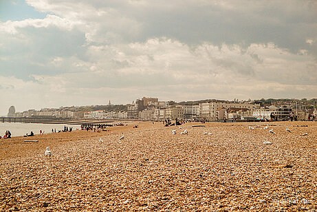 Bunter Kieselstrand