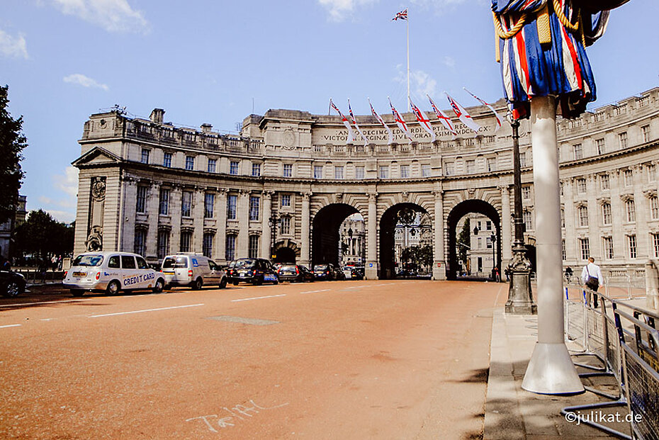 Vor dem Admiralty Arch