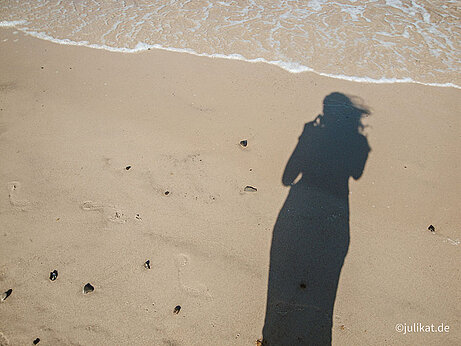 Schattenspiel am Strand