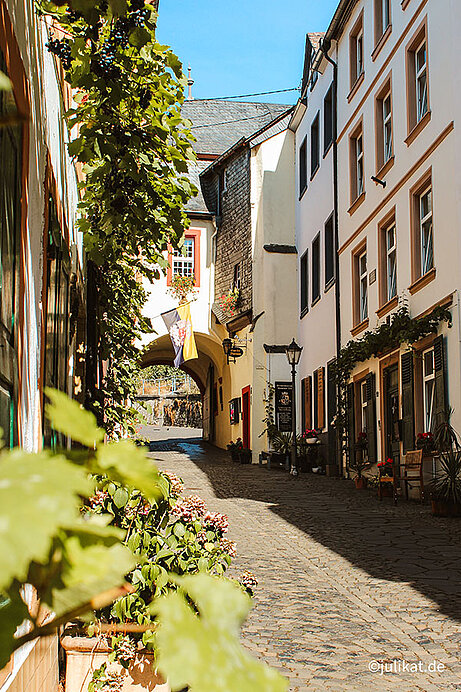 Blick von der Gasse zum Graacher Tor