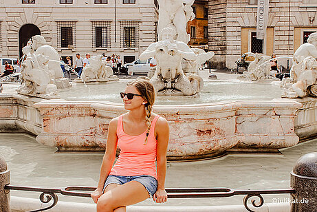 Autorin vor dem Fontana del Moro